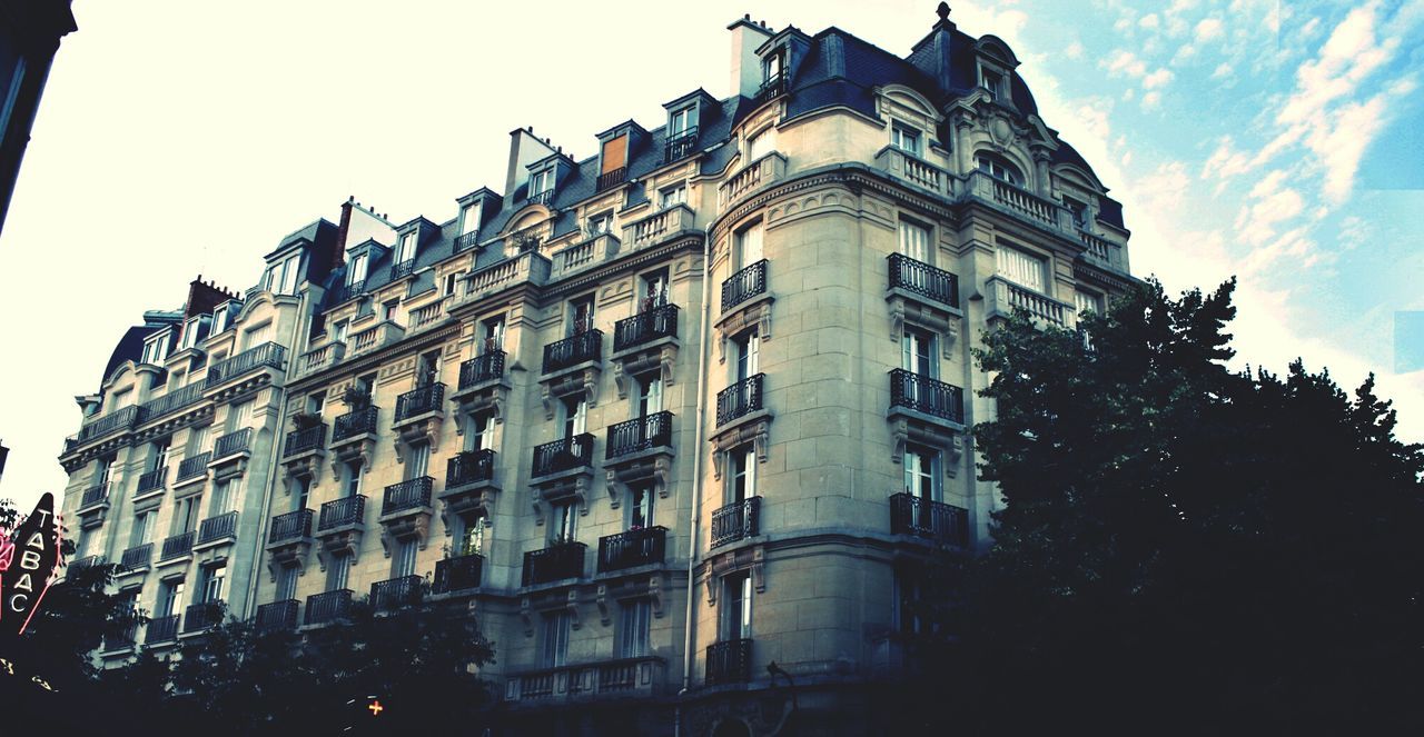 LOW ANGLE VIEW OF BUILDINGS AGAINST SKY