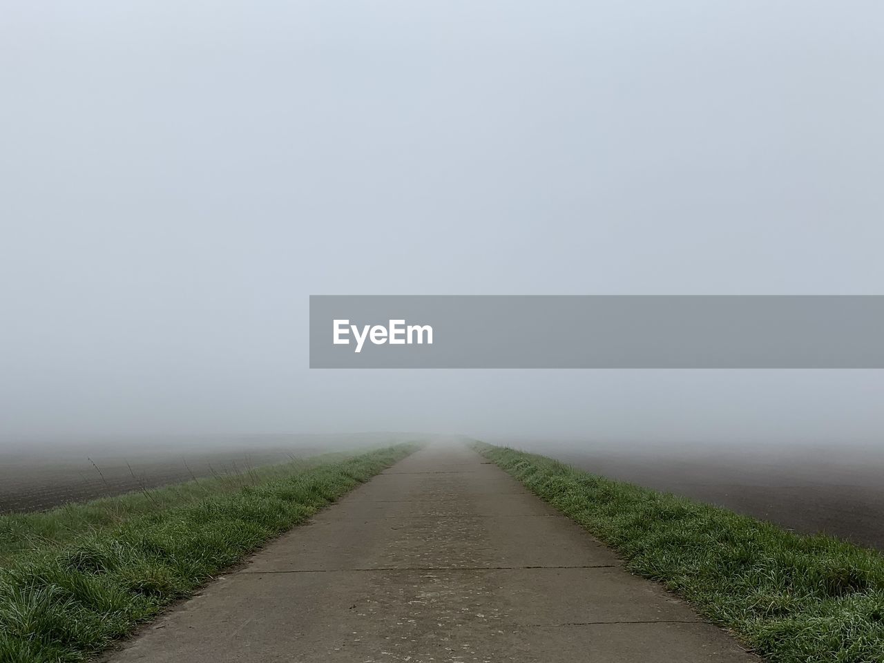 EMPTY ROAD ALONG LANDSCAPE AGAINST SKY