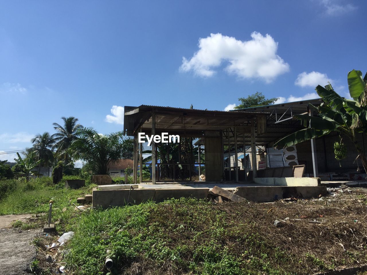 BUILT STRUCTURE AGAINST CLOUDY SKY