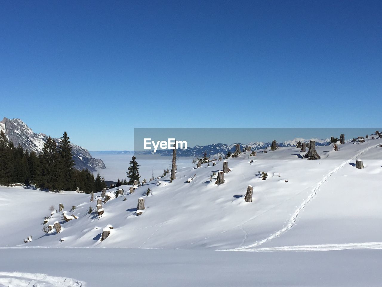 SCENIC VIEW OF SNOW AGAINST SKY