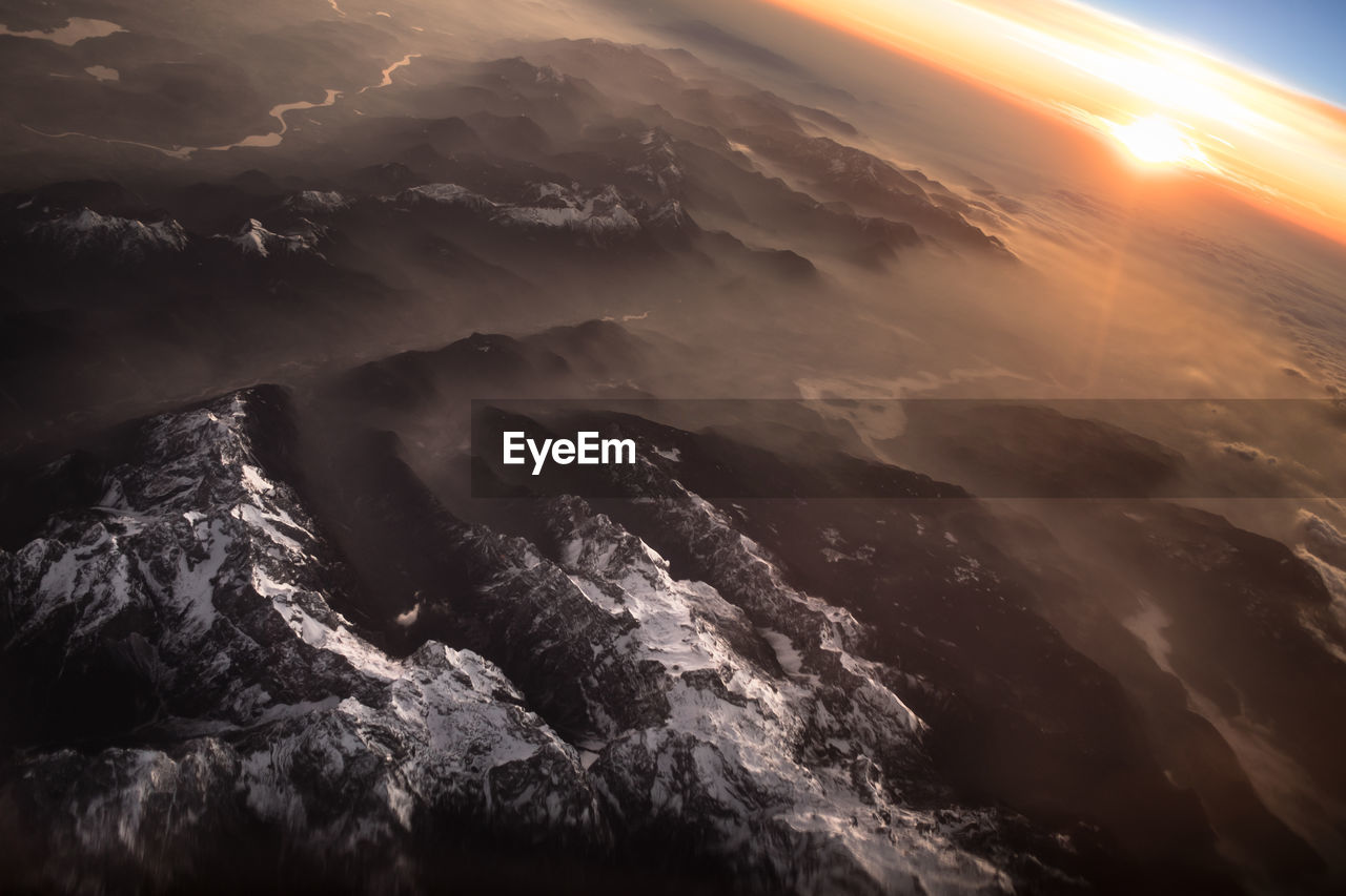 AERIAL VIEW OF SEA AND MOUNTAIN AGAINST SKY