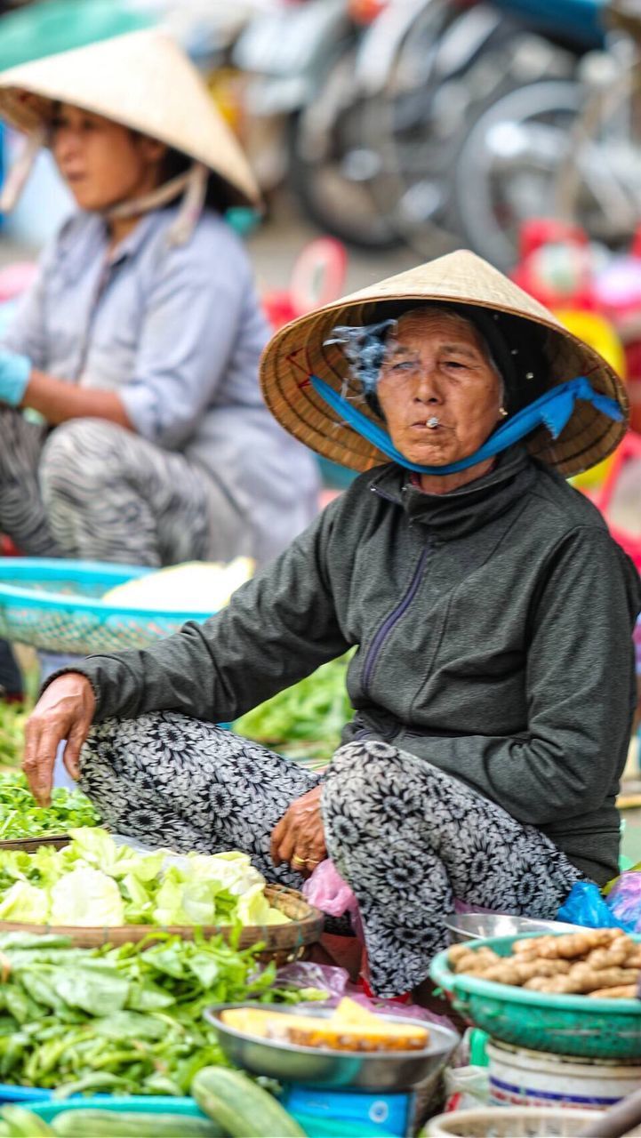 PORTRAIT OF PEOPLE WORKING AT MARKET