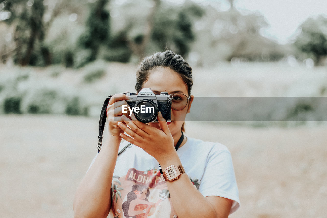 PORTRAIT OF SENIOR WOMAN PHOTOGRAPHING