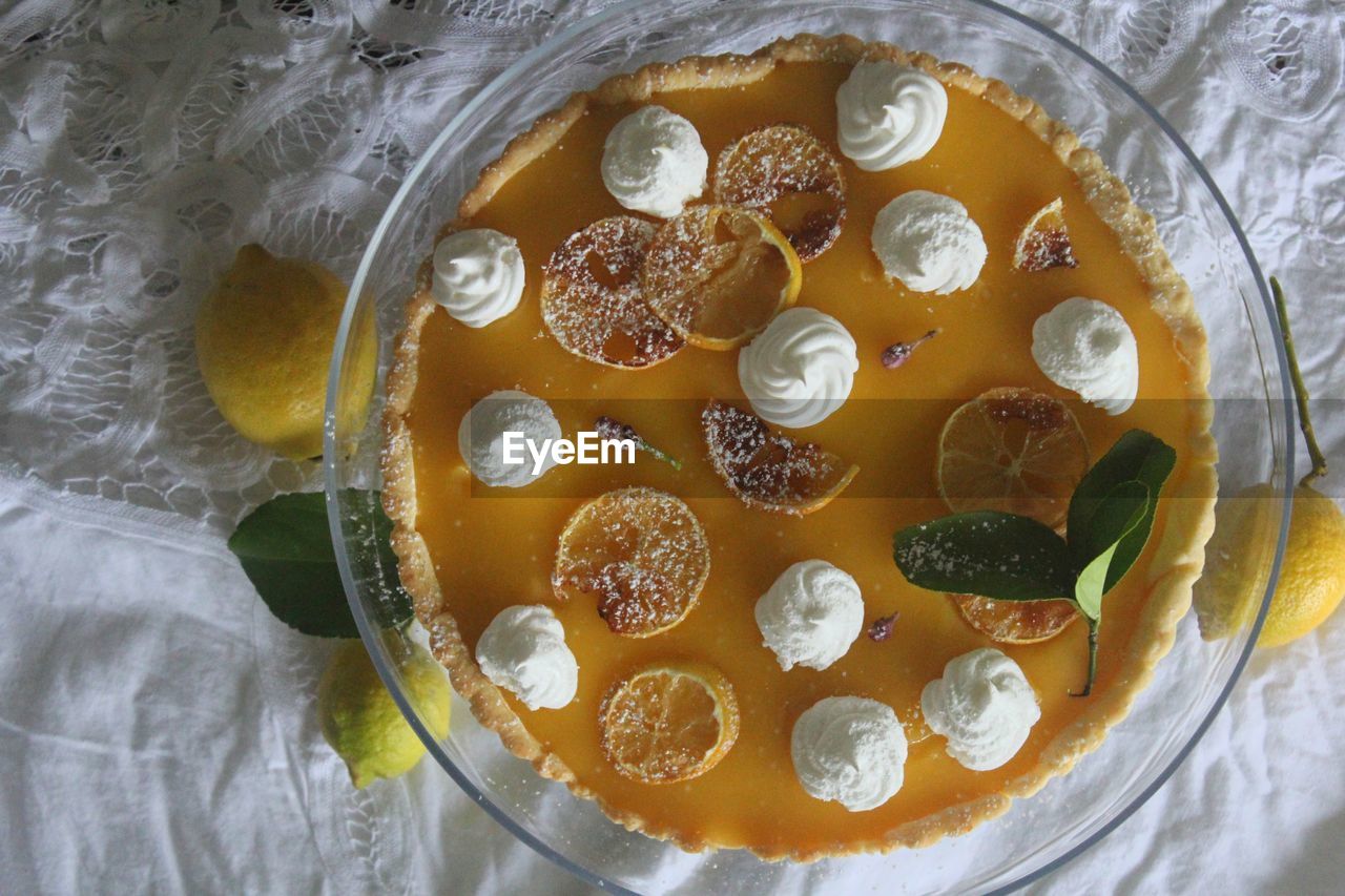 Lemon curd dessert pie