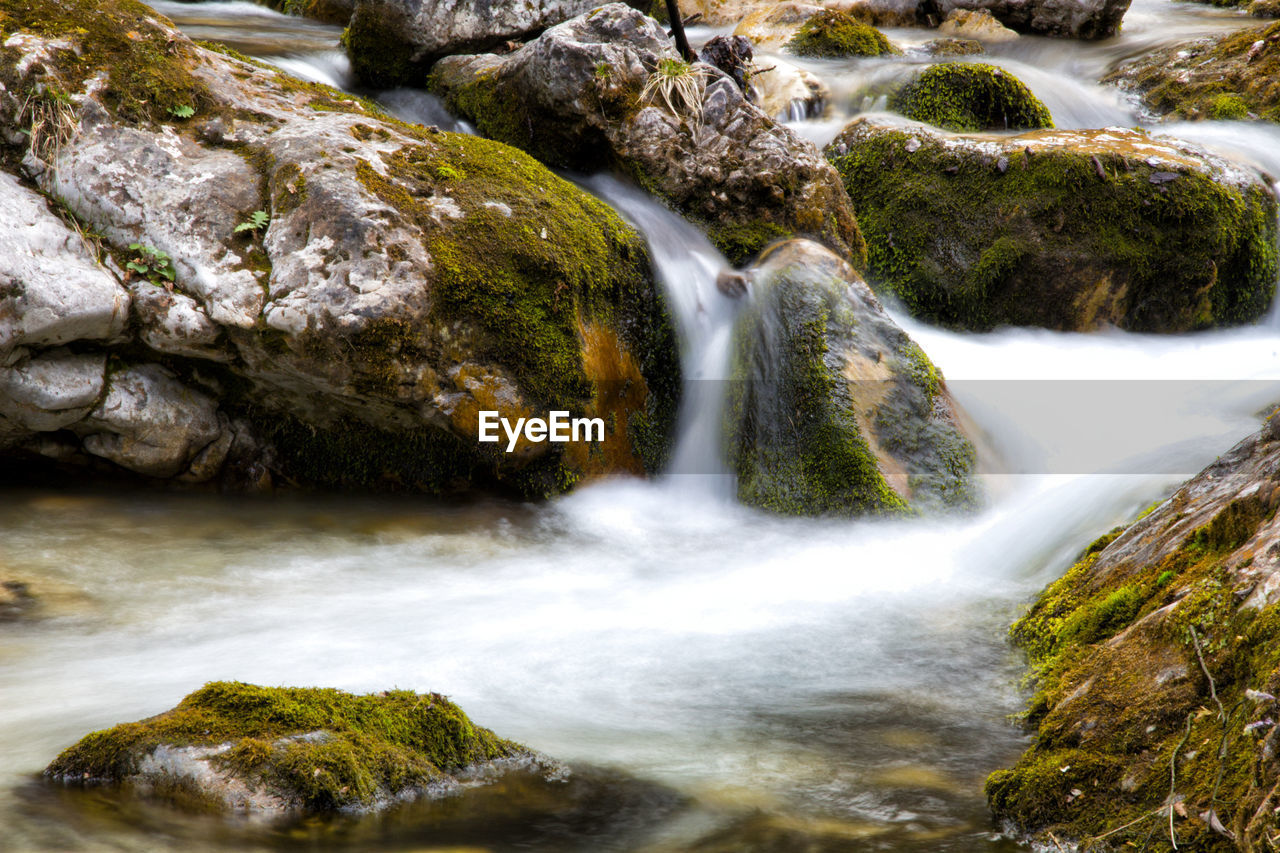 SCENIC VIEW OF STREAM FLOWING THROUGH ROCKS