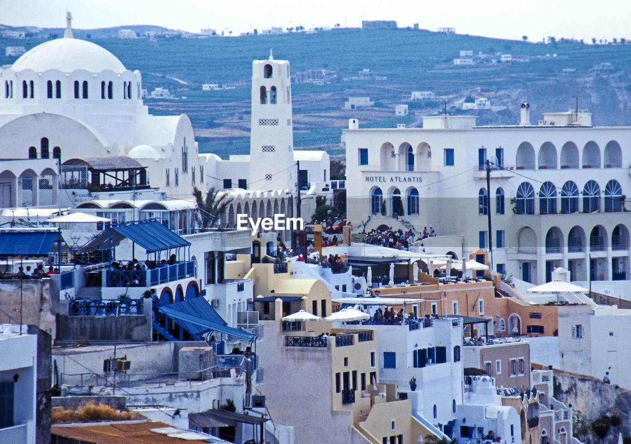 HIGH ANGLE VIEW OF TOWN IN CITY