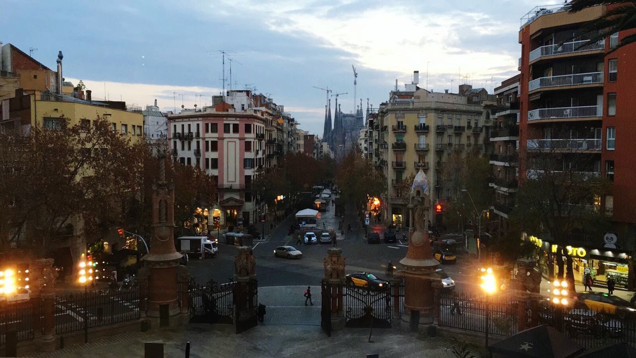 VIEW OF BUILDINGS IN CITY