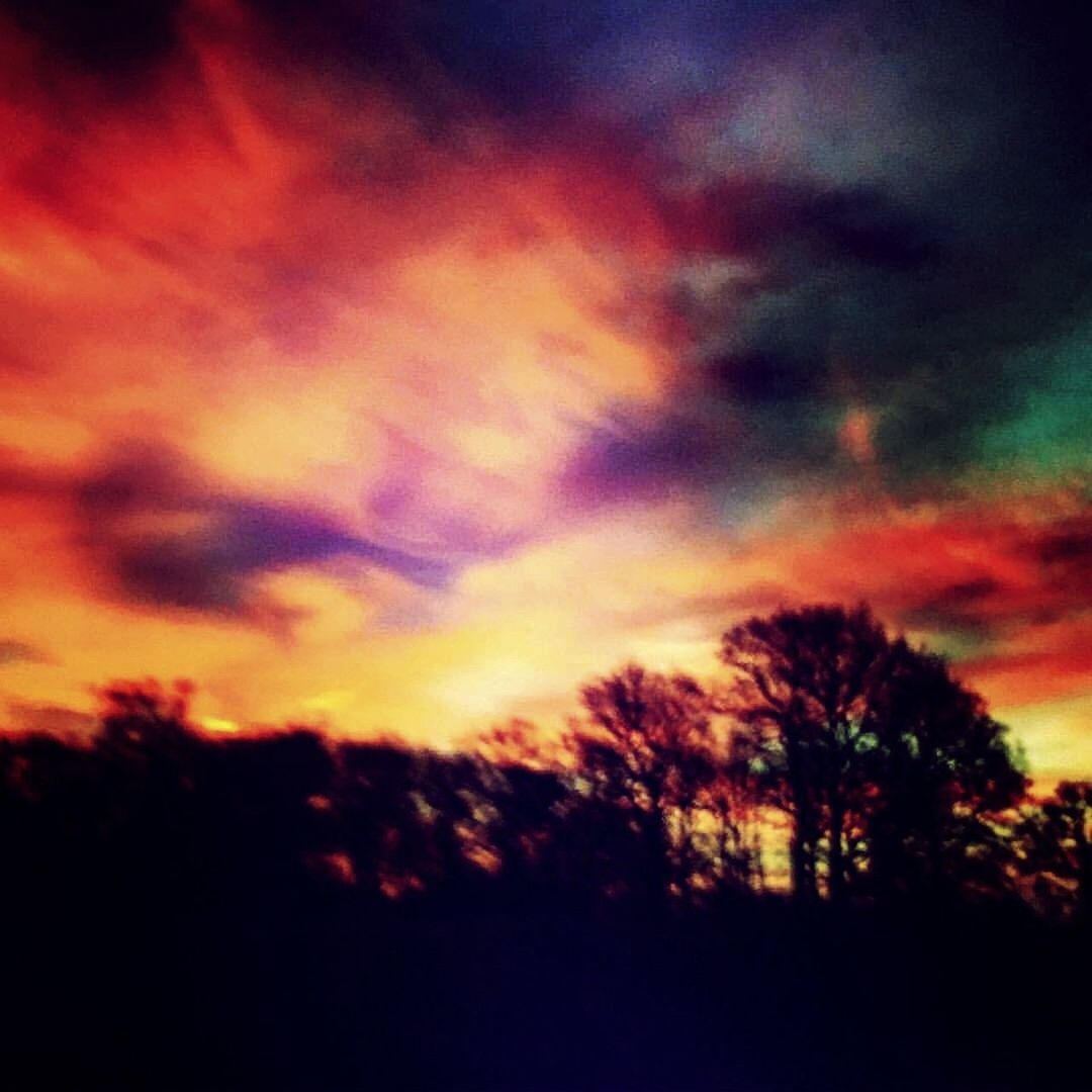 SCENIC VIEW OF LANDSCAPE AGAINST CLOUDY SKY DURING SUNSET