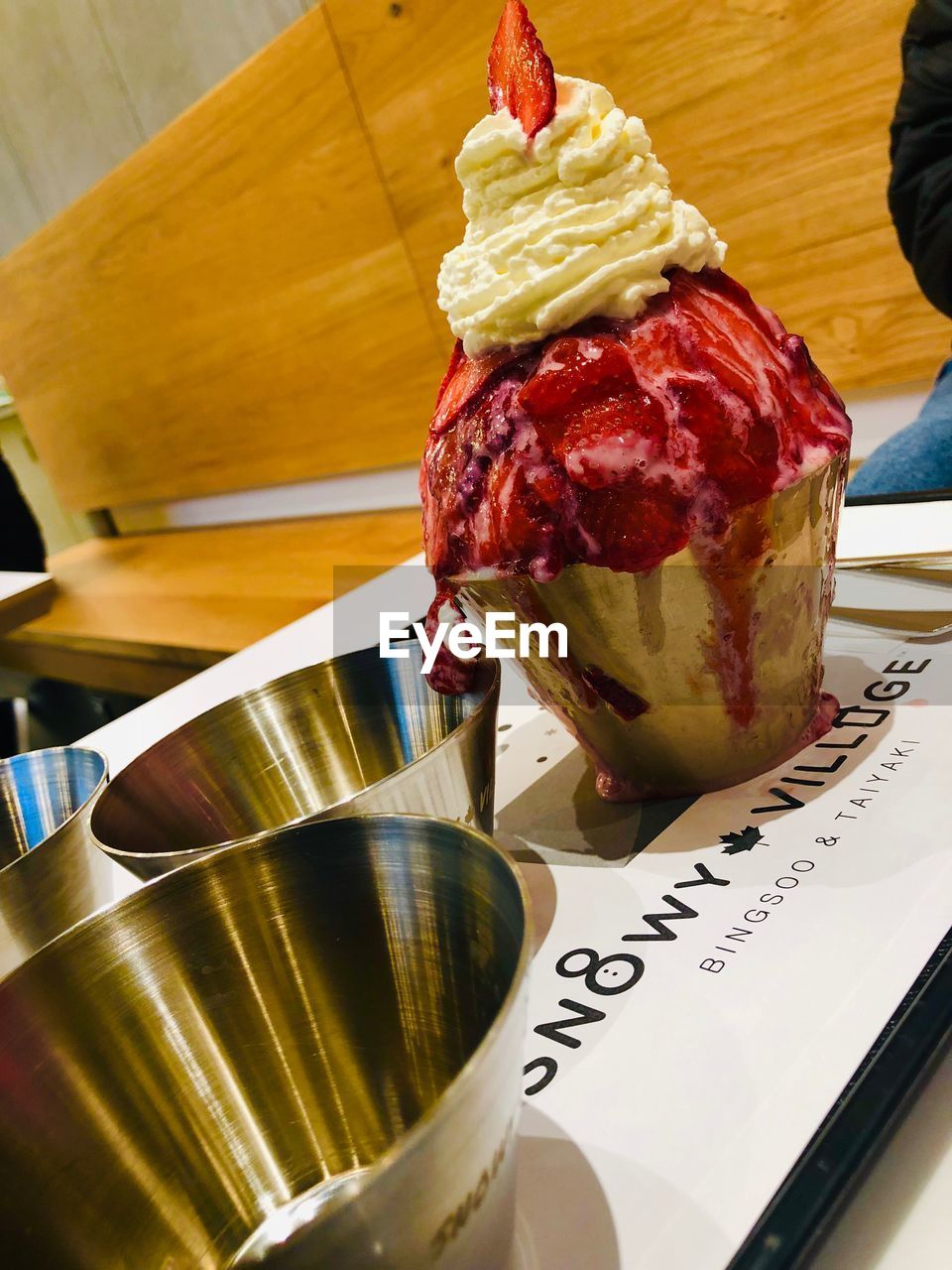 CLOSE-UP OF ICE CREAM IN PLATE