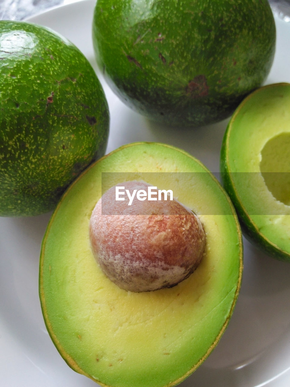 HIGH ANGLE VIEW OF FRUITS IN PLATE