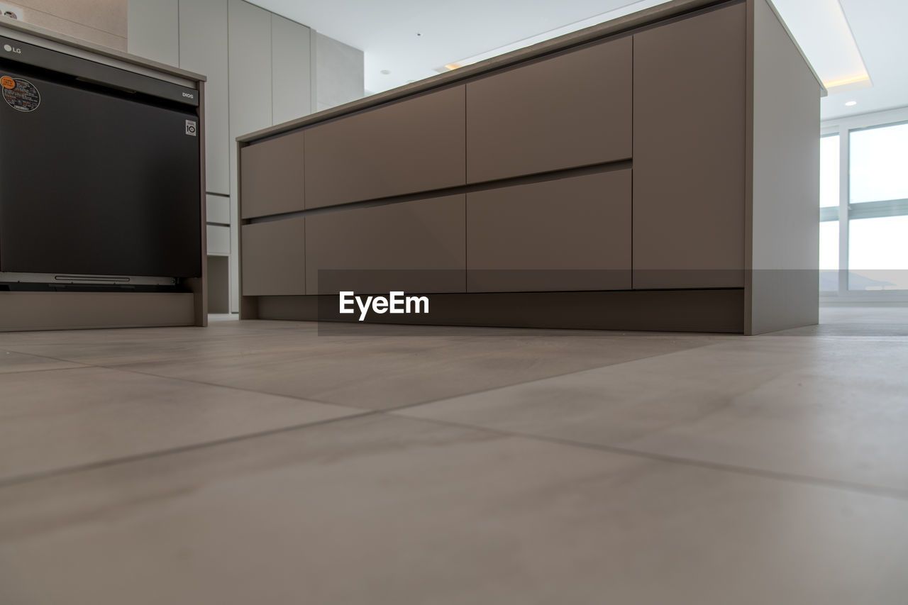 MODERN BUILDING BY FLOOR