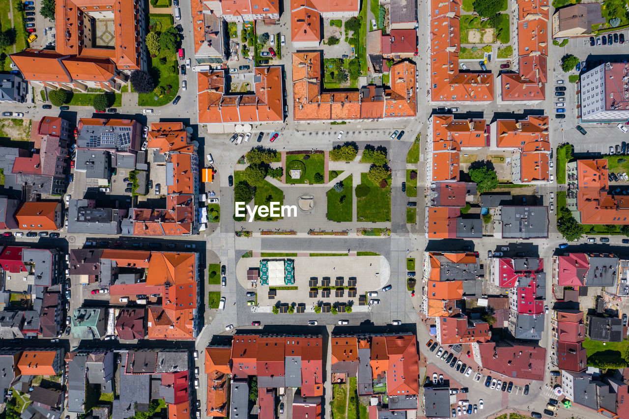 FULL FRAME SHOT OF MULTI COLORED RESIDENTIAL BUILDINGS