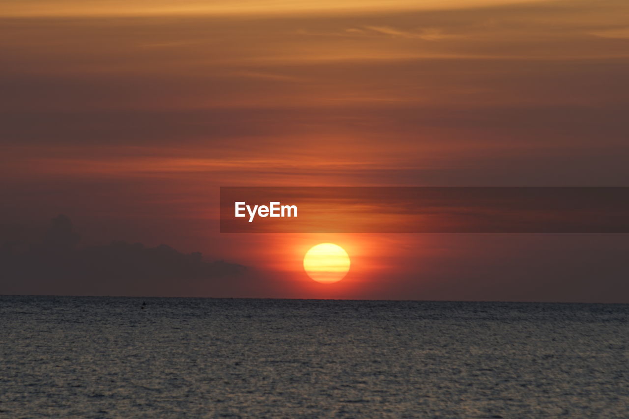 SCENIC VIEW OF SEA AGAINST ROMANTIC SKY