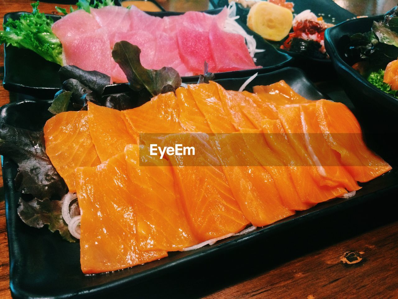 CLOSE-UP OF SUSHI ON TRAY