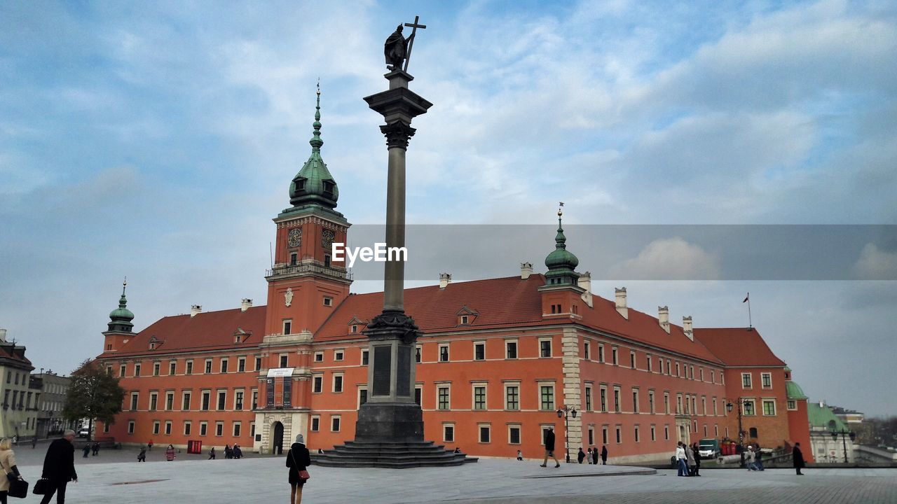 VIEW OF CATHEDRAL IN CITY