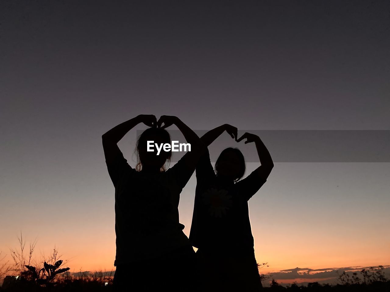 silhouette, sunset, sky, two people, love, adult, positive emotion, emotion, togetherness, men, nature, women, bonding, lifestyles, copy space, person, leisure activity, outdoors, standing, romance, back lit, land, female, friendship