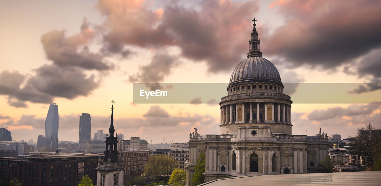 PANORAMIC VIEW OF BUILDINGS IN CITY AGAINST SKY