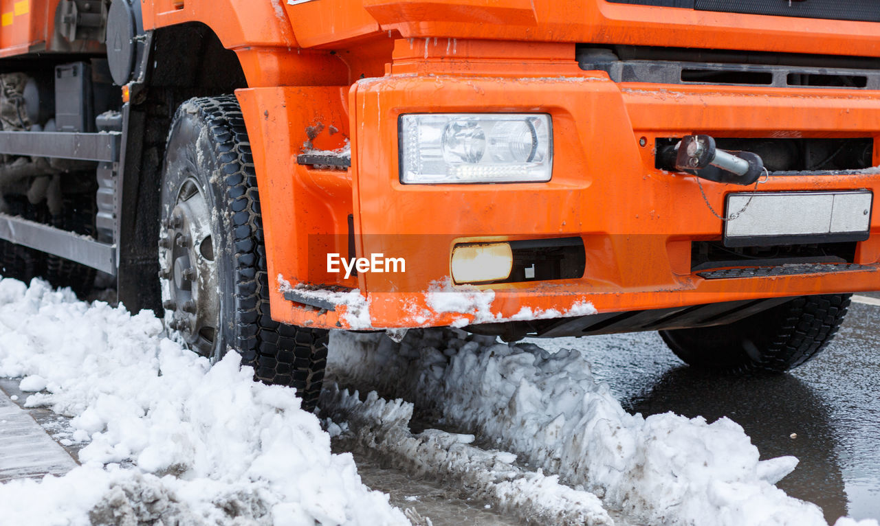 CLOSE-UP OF ORANGE CAR