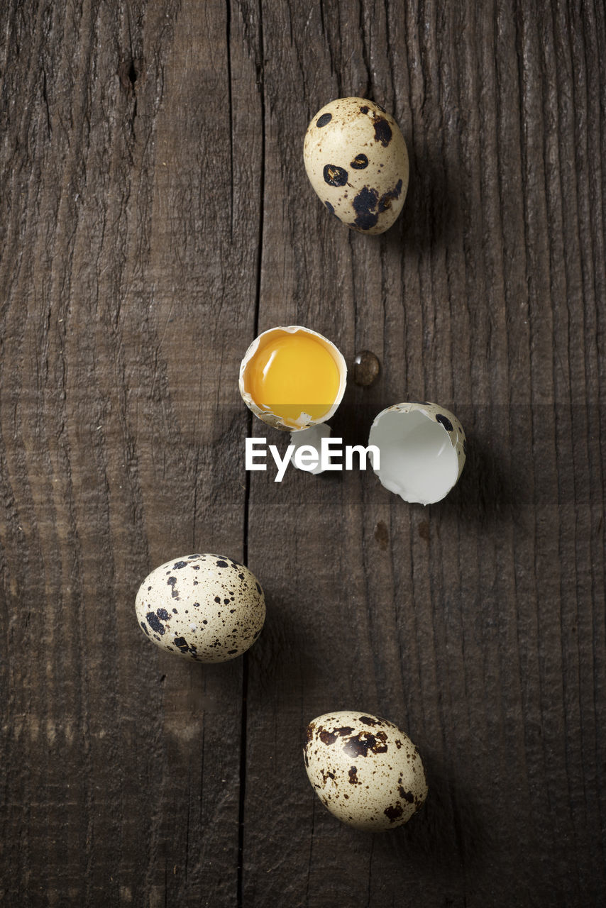 Quail eggs on a wooden table.