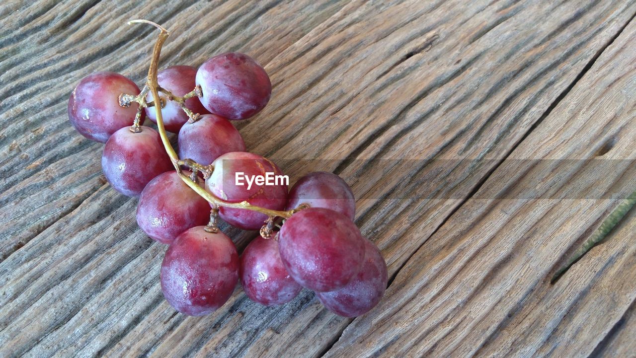 HIGH ANGLE VIEW OF FRESH FRUITS ON TABLE