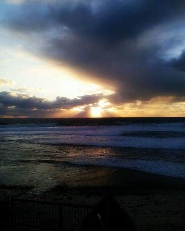 SCENIC VIEW OF SEA AGAINST DRAMATIC SKY