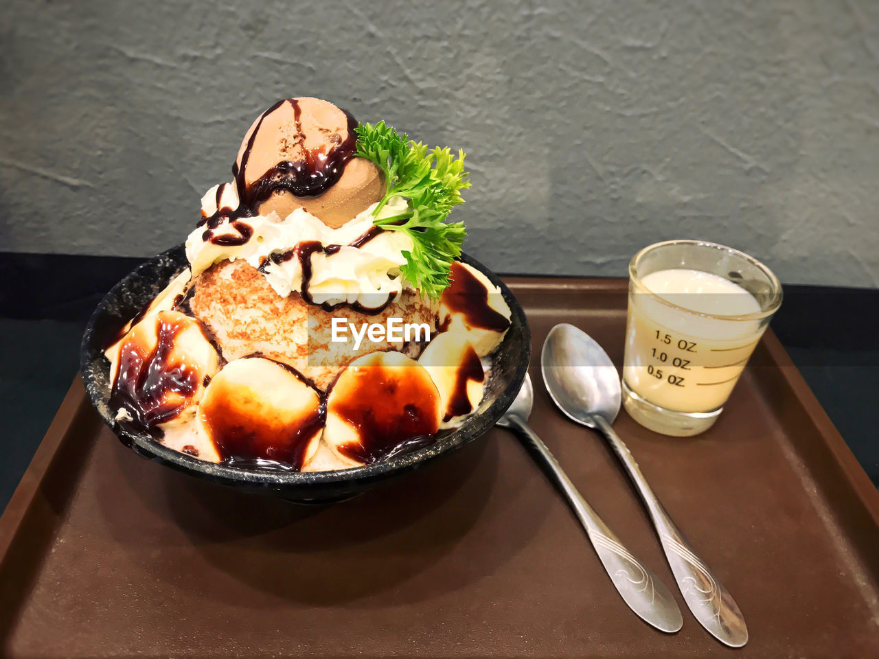 HIGH ANGLE VIEW OF ICE CREAM IN BOWL