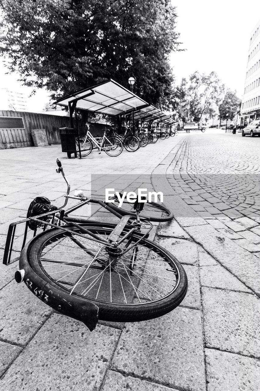 Abandoned bicycle on walkway