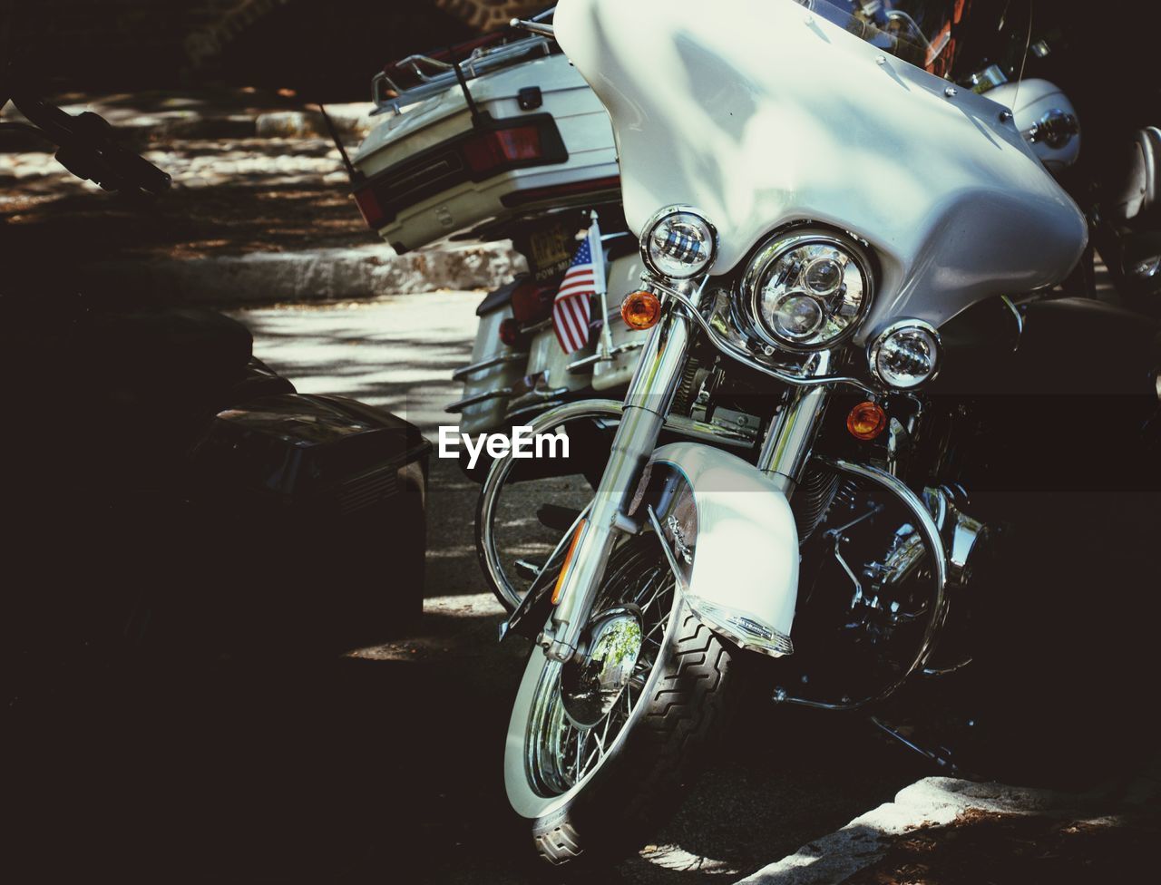 CLOSE-UP OF MOTORCYCLE ON ROAD