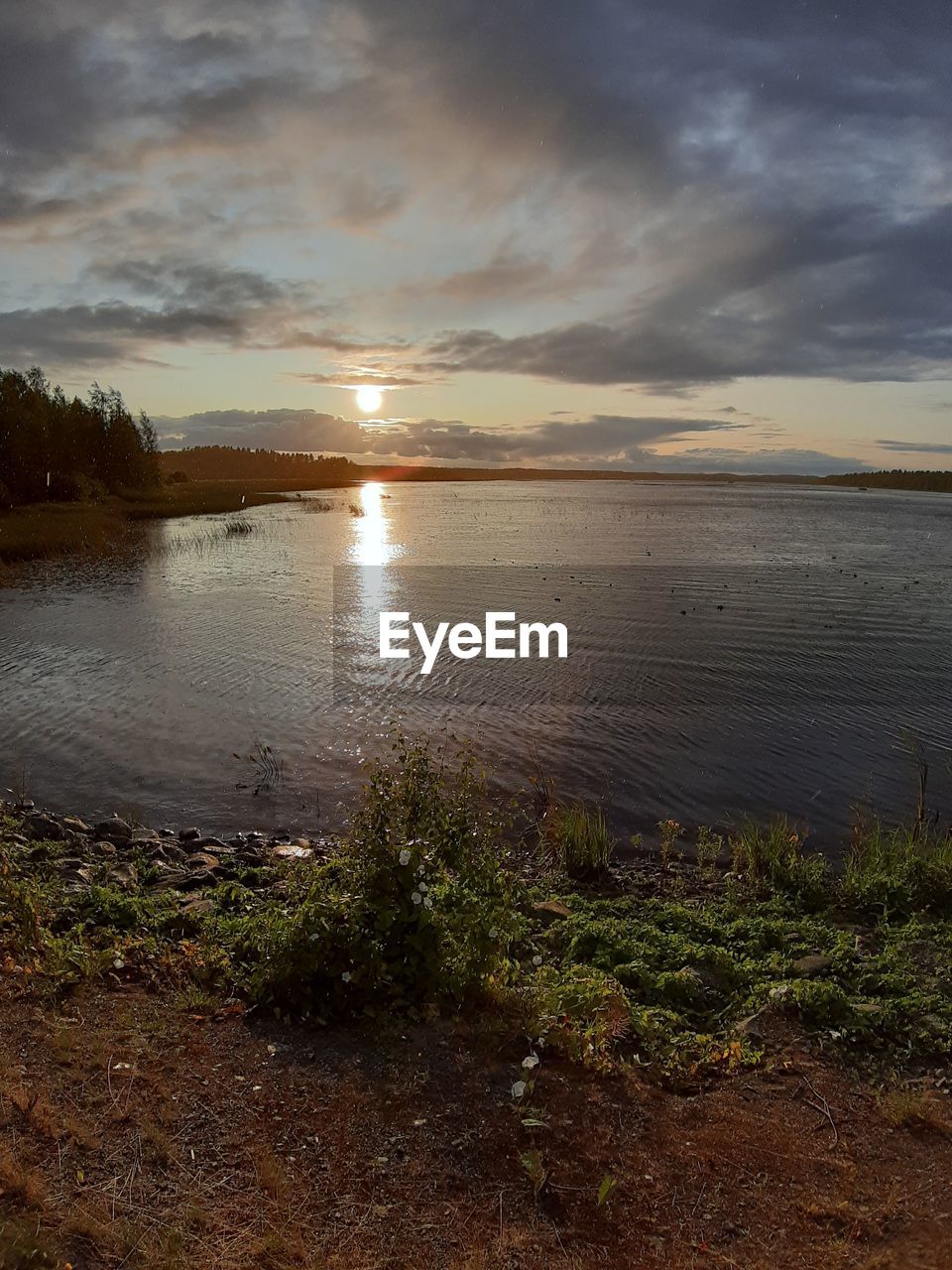 SCENIC VIEW OF BEACH AGAINST SKY AT SUNSET