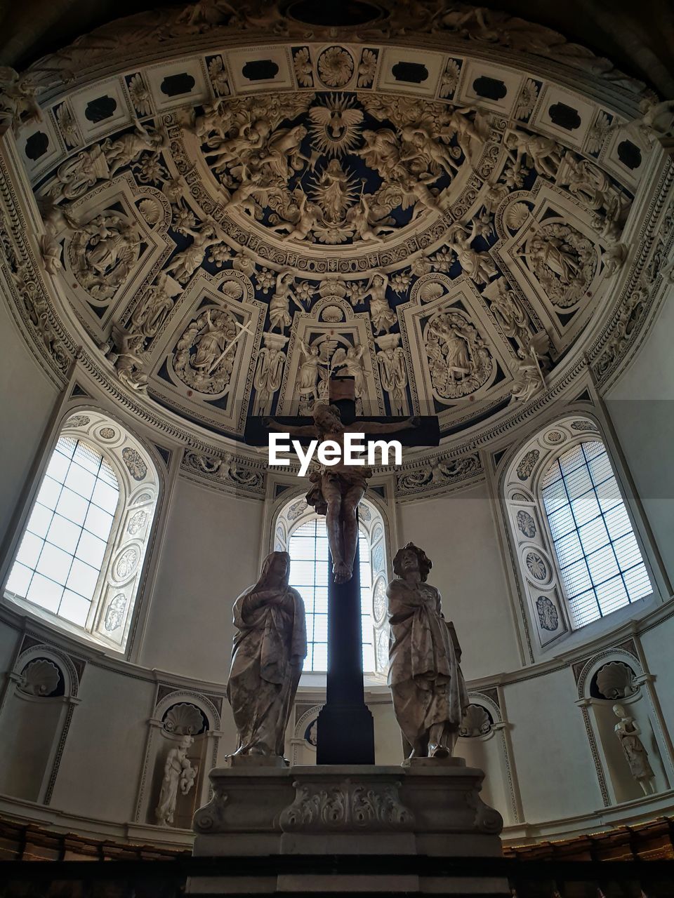 LOW ANGLE VIEW OF STATUE AGAINST CATHEDRAL