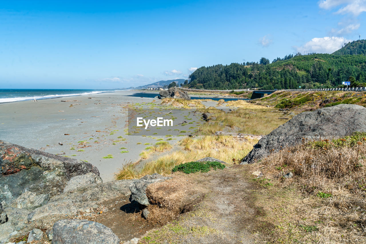 A view of south beach and highway 101 near kissing rock in oregon state.