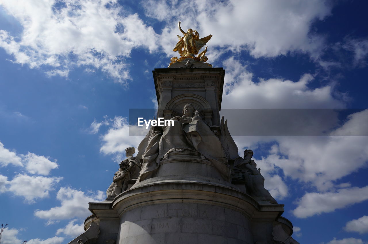 LOW ANGLE VIEW OF SCULPTURE AGAINST SKY