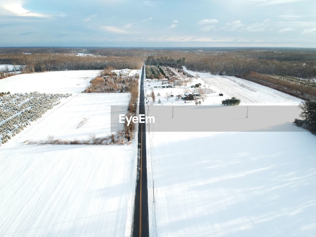 HIGH ANGLE VIEW OF SNOWY FIELD AGAINST SKY