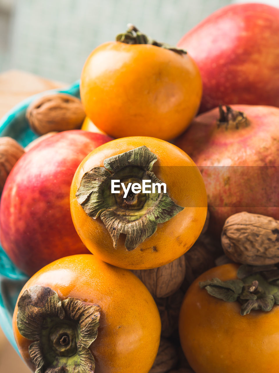 CLOSE-UP OF ORANGES IN MARKET