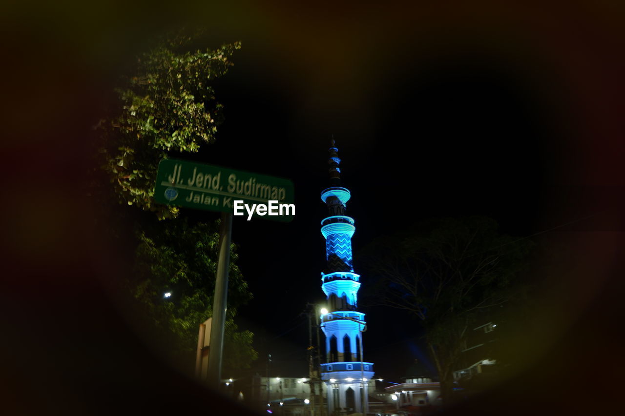 LOW ANGLE VIEW OF ILLUMINATED SIGN AGAINST BUILDING