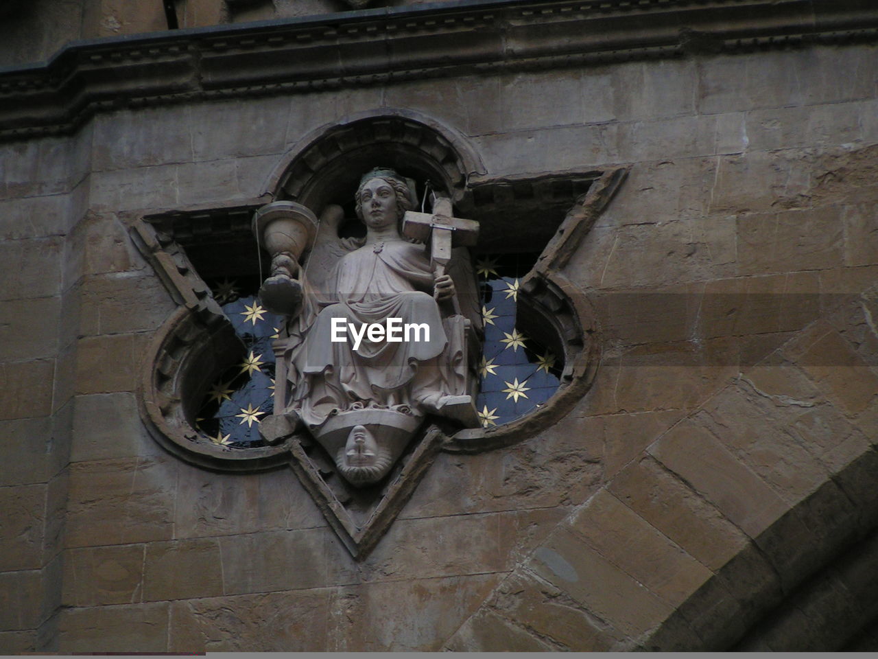 costruzione di dettagli a Firenze Building Front Catholic Cross Angel Architecture Art And Craft Building Detail Building Exterior High Relief History Low Angle View No People Religion Sculpture Spirituality Stars Statue Travel Destinations