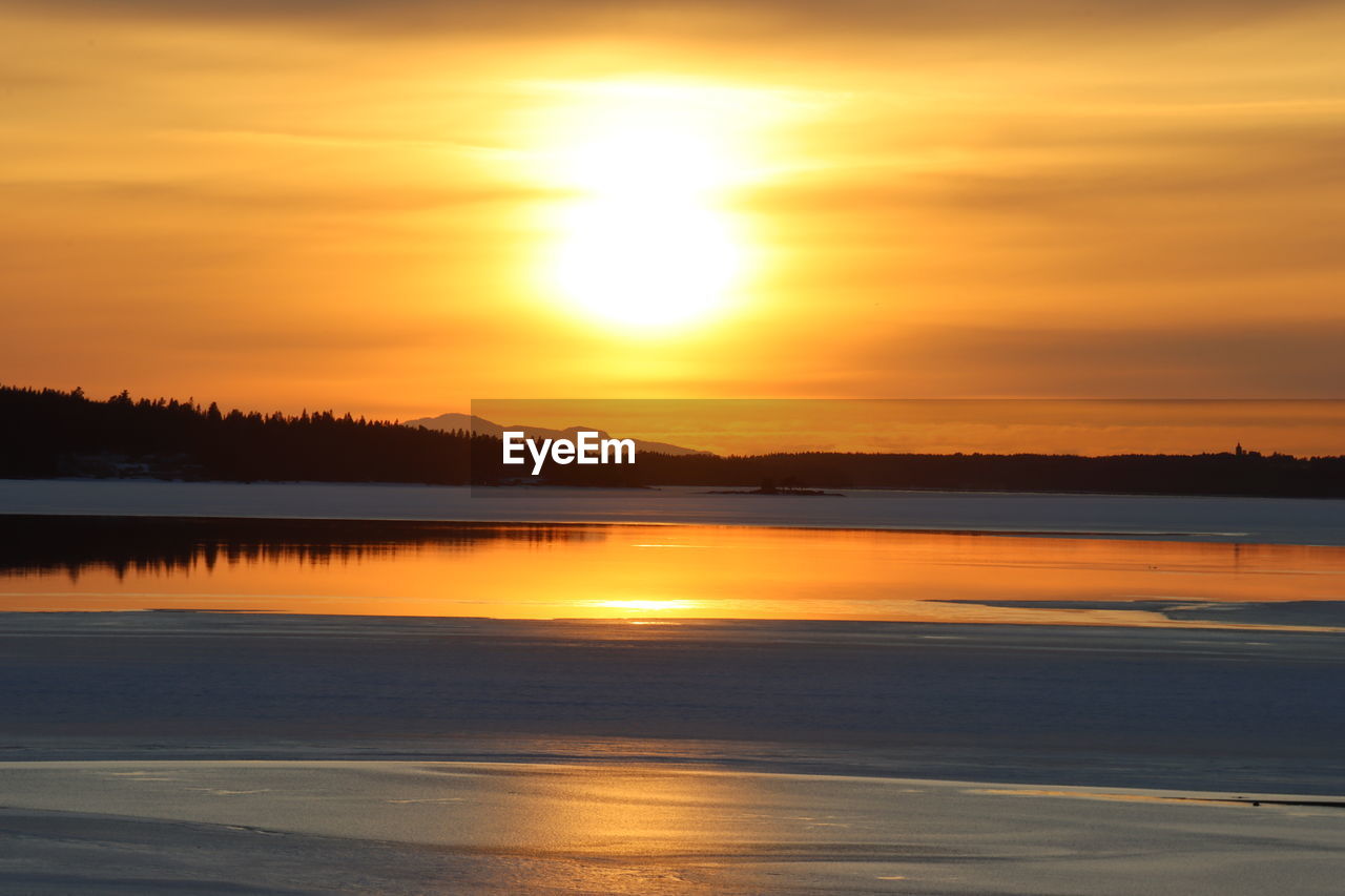 SCENIC VIEW OF SUNSET OVER LAKE