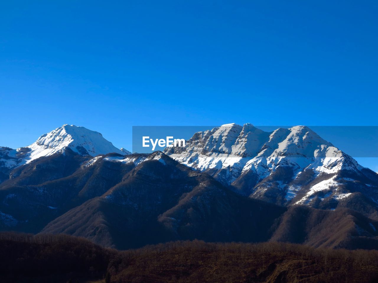 SCENIC VIEW OF MOUNTAINS AGAINST CLEAR BLUE SKY