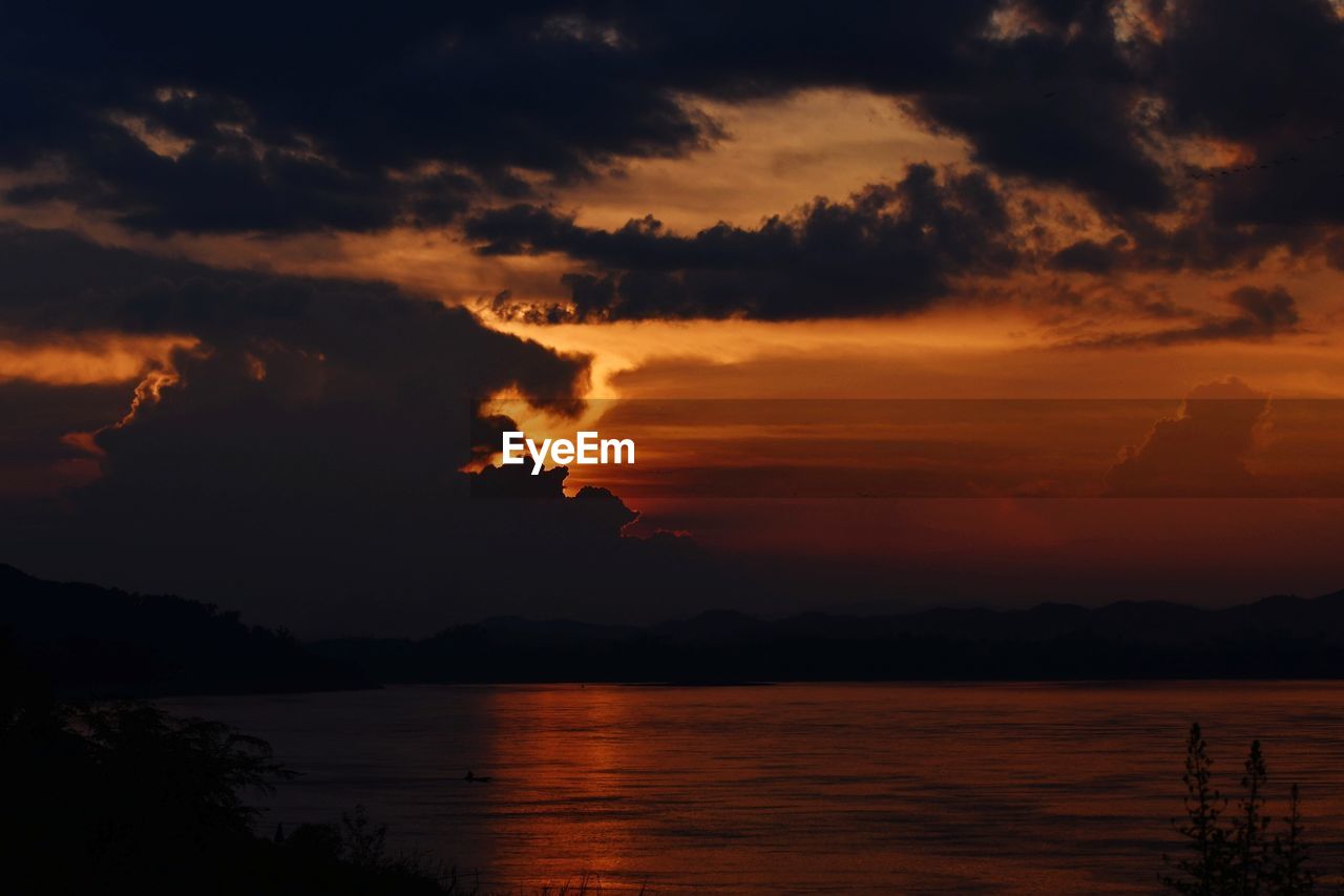 SCENIC VIEW OF SEA AGAINST ORANGE SKY DURING SUNSET