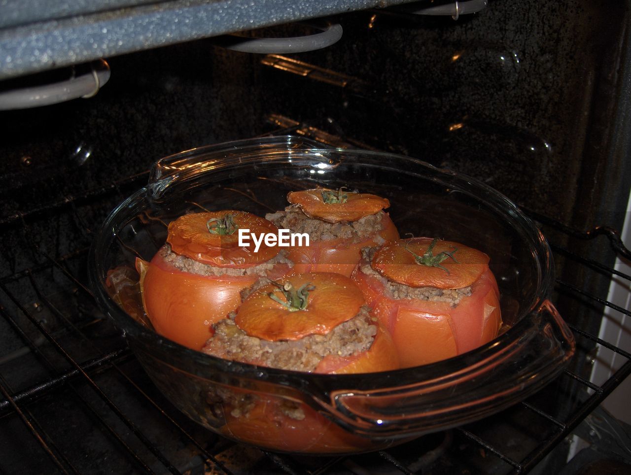 CLOSE-UP OF FOOD ON TABLE