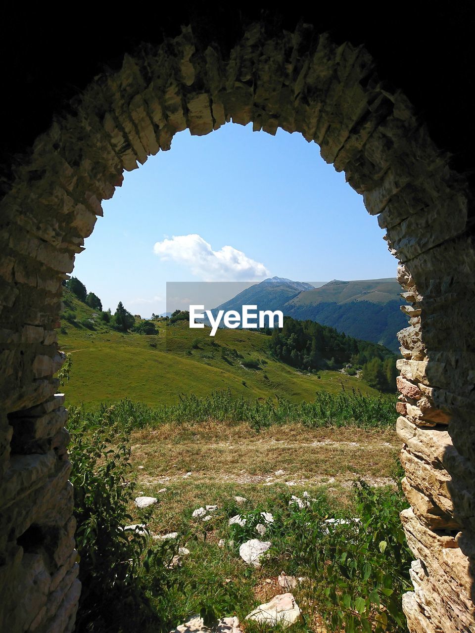 SCENIC VIEW OF ROCKY MOUNTAINS AGAINST SKY