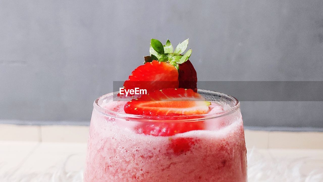 CLOSE-UP OF STRAWBERRY FRUIT IN GLASS JAR