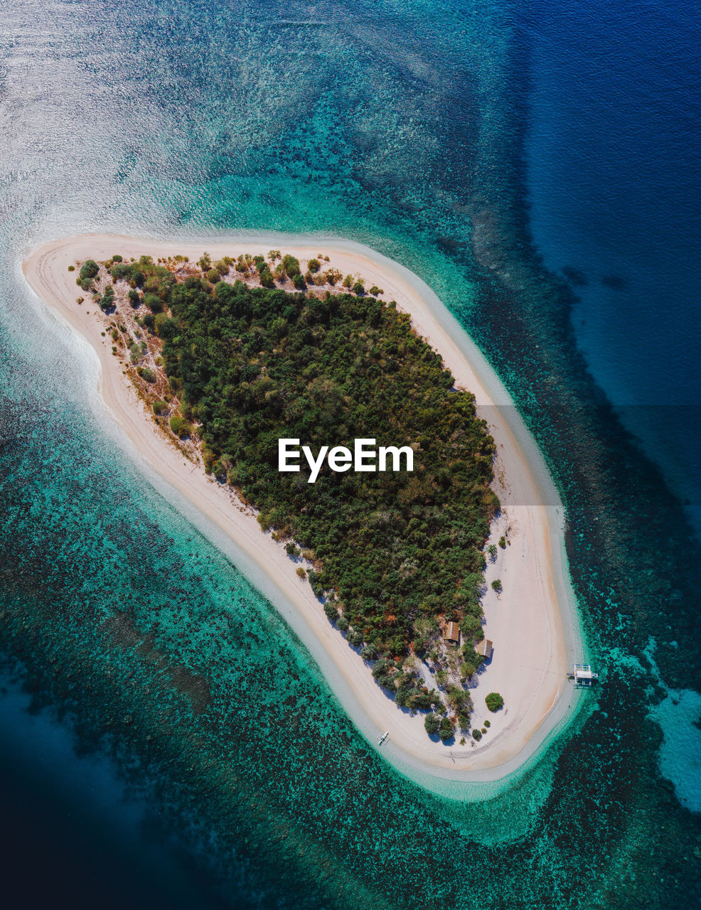 HIGH ANGLE VIEW OF A BOAT ON THE BEACH