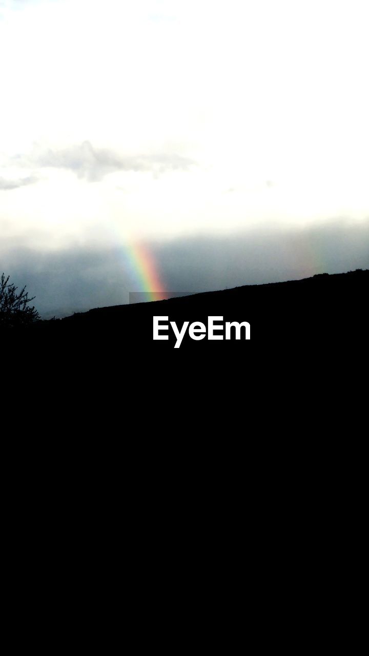 SCENIC VIEW OF SILHOUETTE MOUNTAIN AGAINST SKY AT SUNSET