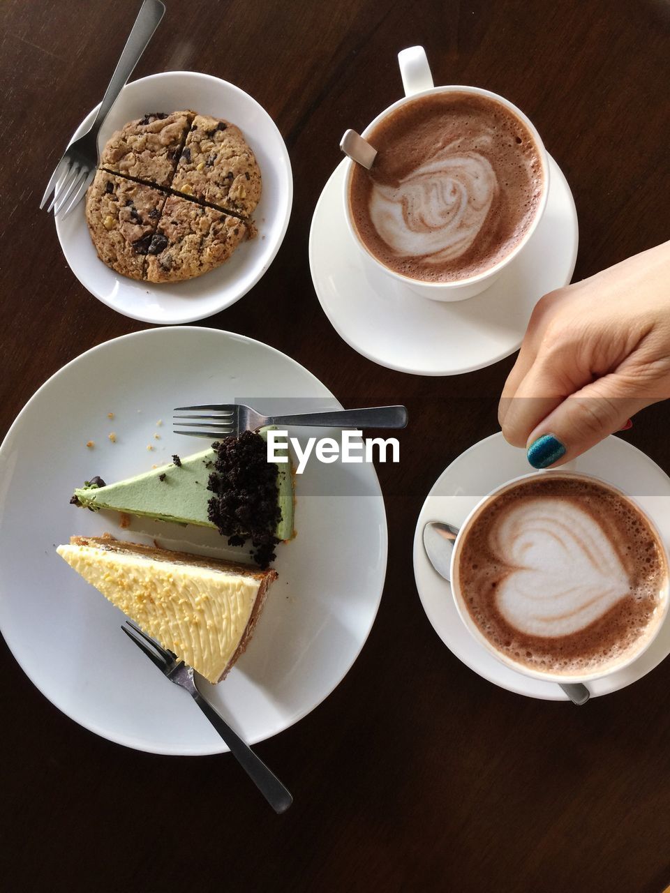 HIGH ANGLE VIEW OF BREAKFAST ON COFFEE