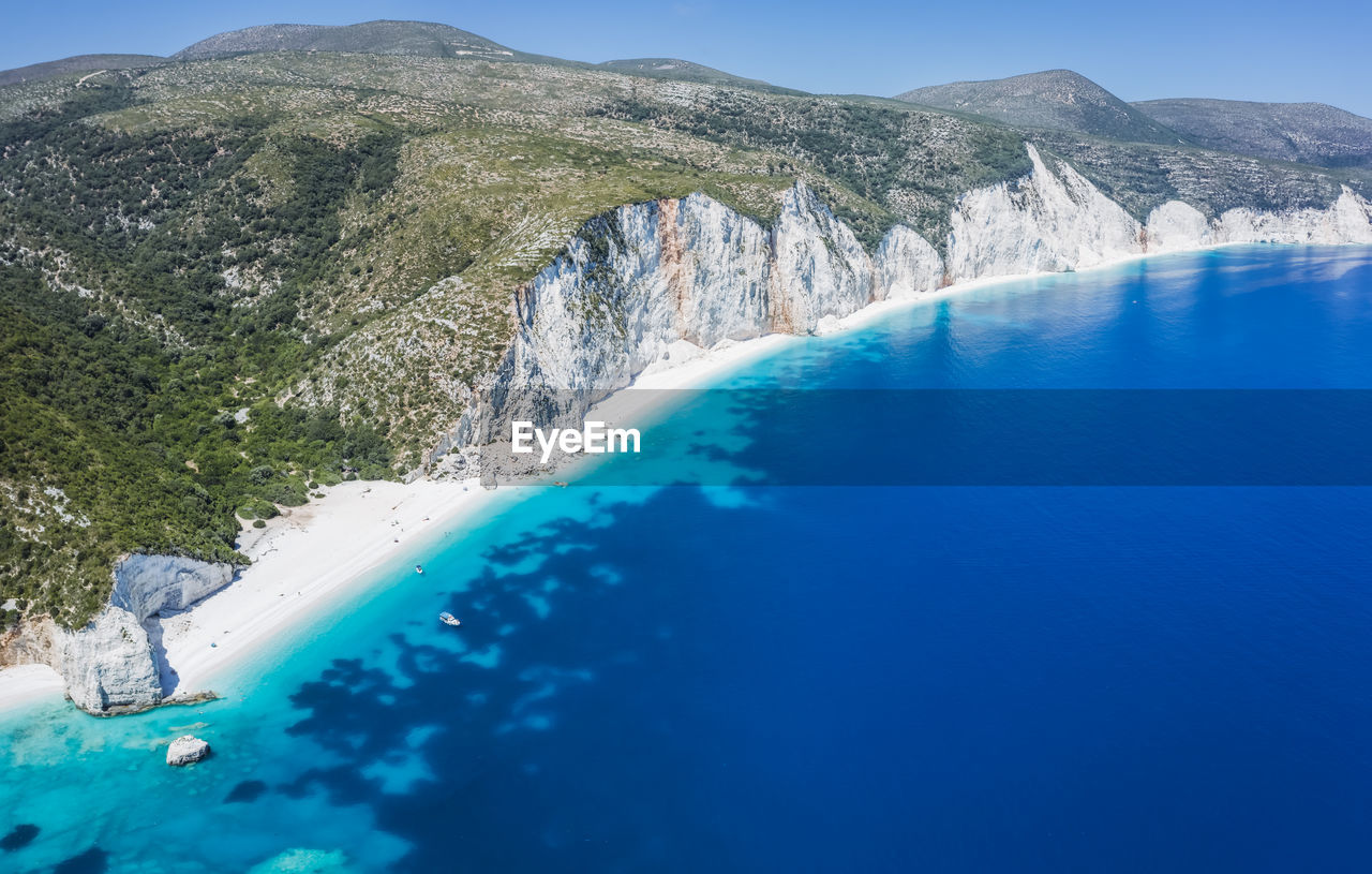 HIGH ANGLE VIEW OF SWIMMING POOL ON SEA