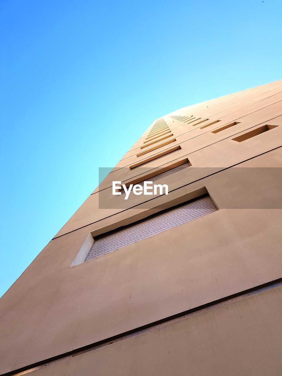 Vertical building