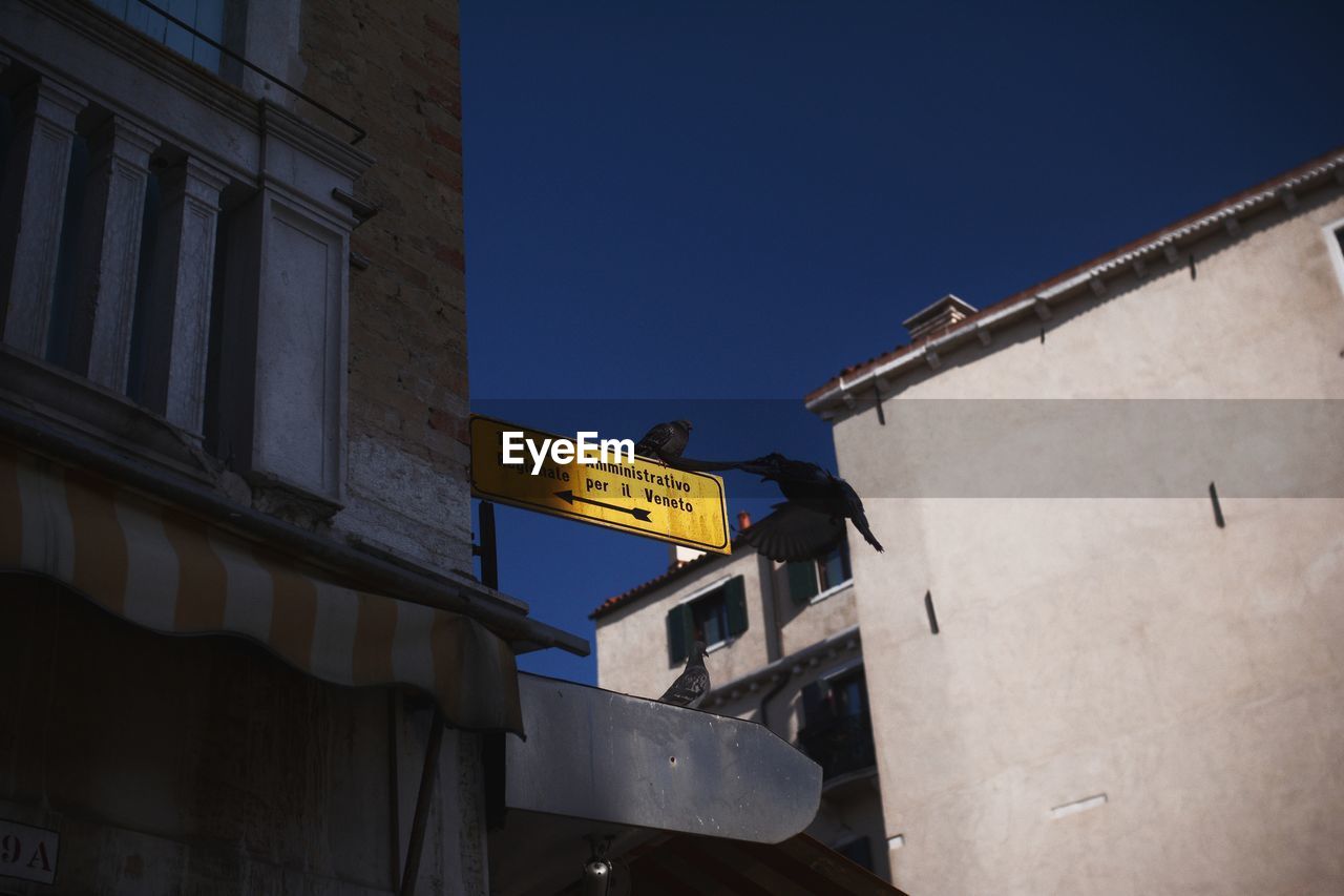 LOW ANGLE VIEW OF BUILDINGS AGAINST SKY