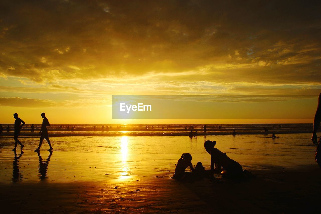 SILHOUETTE OF PEOPLE ON BEACH