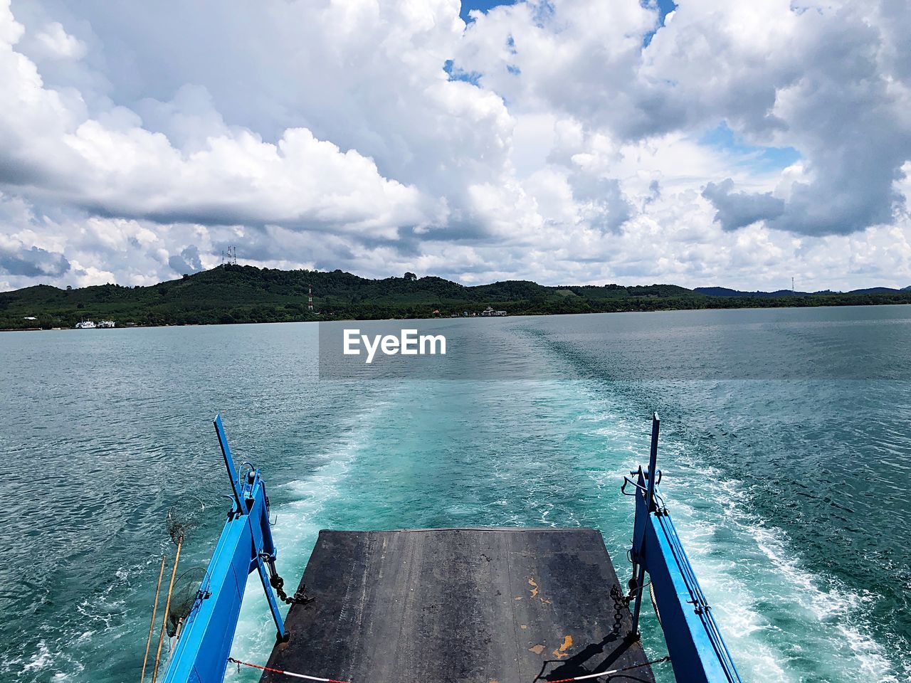 PANORAMIC SHOT OF SEA AGAINST SKY